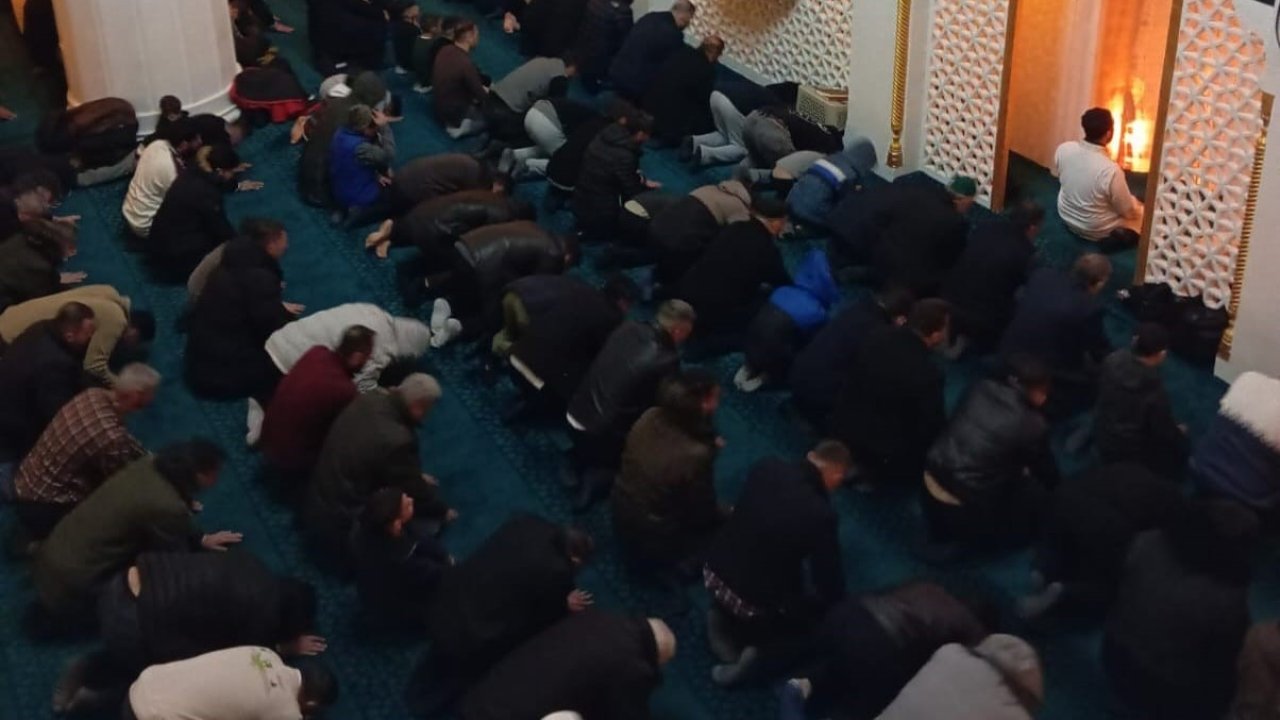 Hasköy’de Kadir Gecesi dualarla idrak edildi