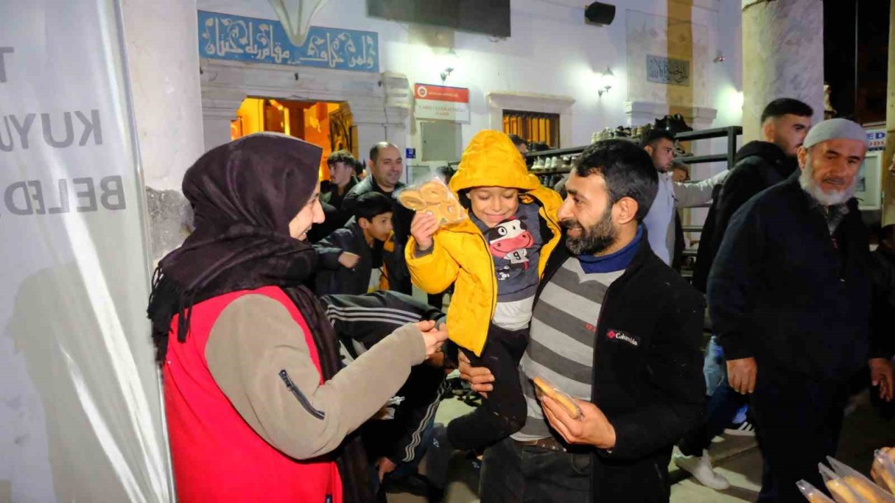 Kuyucak Belediyesi Kadir Gecesi’nde vatandaşları unutmadı