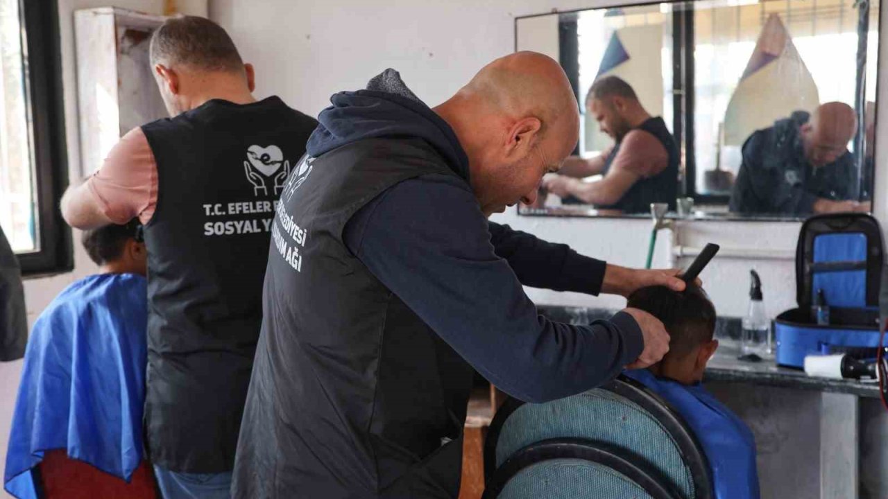 Kocagürlü çocuklara bayram tıraşları Efeler Belediyesi’nden