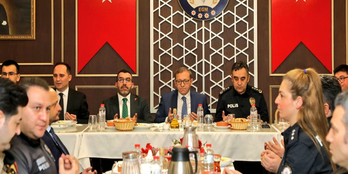 Kars’ta, Protokol Emniyet Mensuplarıyla İftarda Buluştu