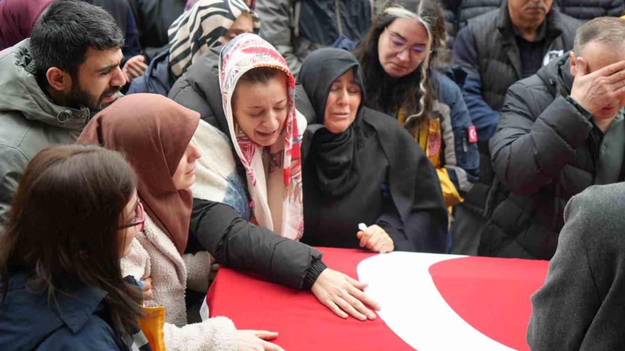 Vakaya giderken kazada hayatını kaybeden ambulans sürücüsüne hüzünlü veda