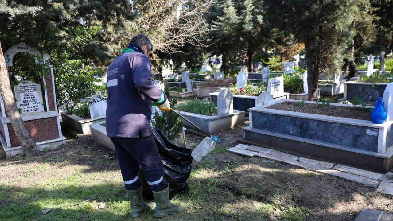 Bursa’da şehitlik ve mezarlıklar bayrama hazır