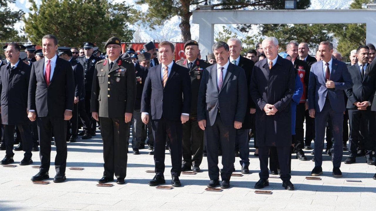 Erzincan’da 18 Mart Töreni: Şehitler dualarla anıldı