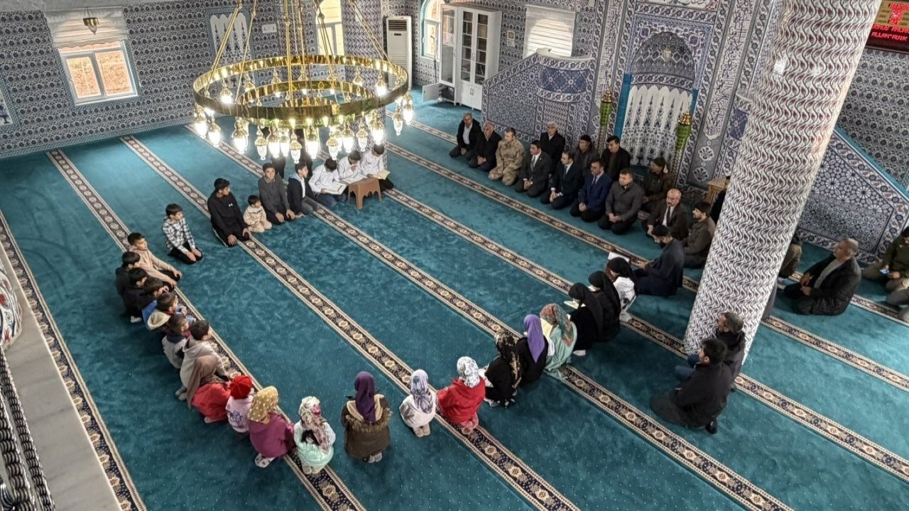 Güçlükonak Kaymakamı Memiş, miniklerin Kur’an sevincine ortak oldu