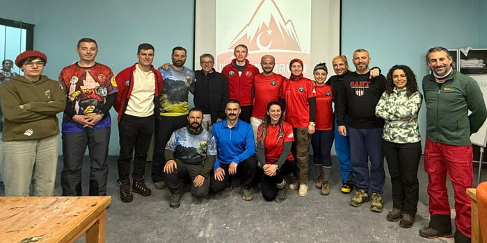 Kars’ta dağ kayağı hakemlik kursu tamamlandı