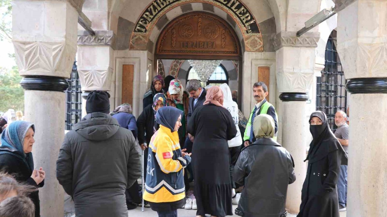 Terzibaba Mezarlığı’nda arife günü yoğunluğu