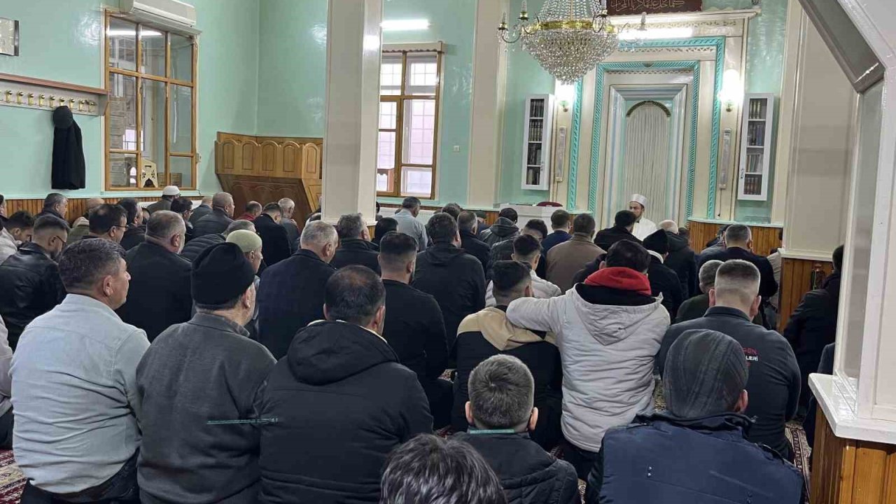 Karapınar’da Bayram Namazında camiler doldu