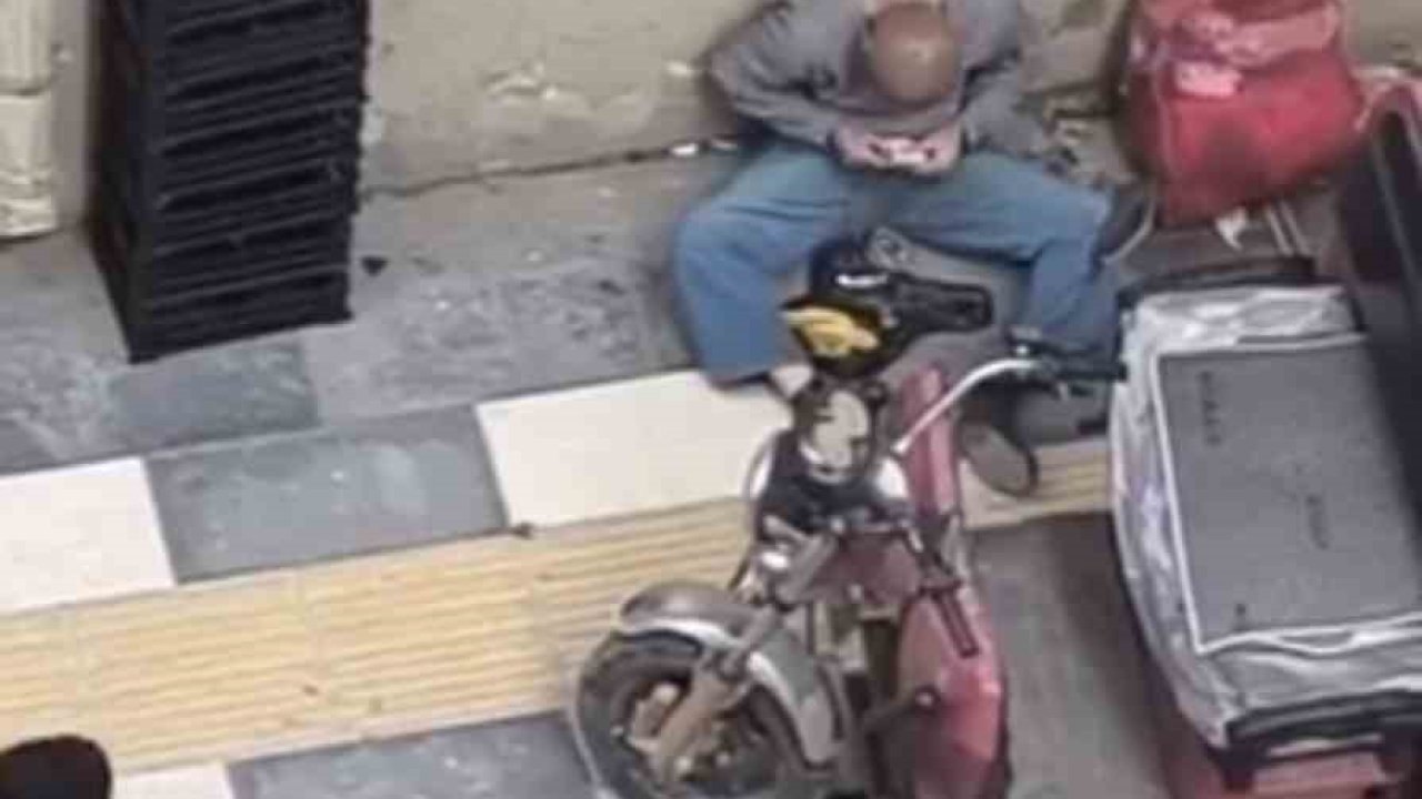 Mardin’de dilencinin para saydığı anlar kamerada