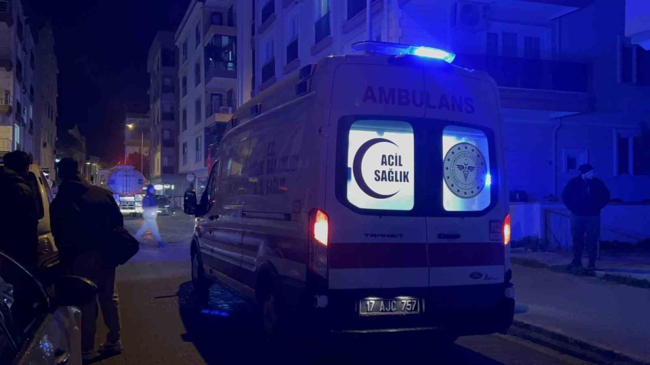 Çanakkale’de ev yangını: Mahsur kalan kişi kurtarıldı