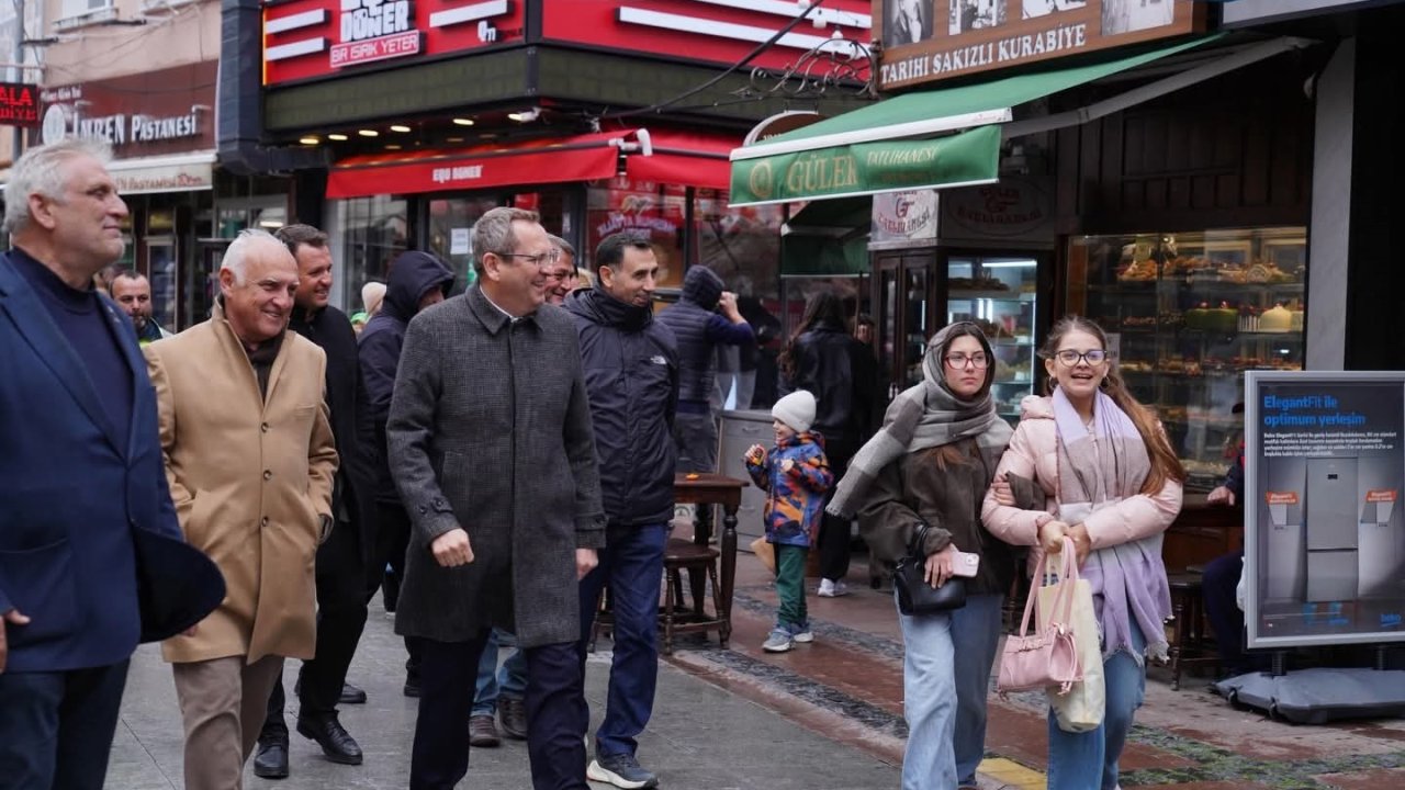 Başkan Ergin bayramda esnaf ve vatandaşlarla buluştu