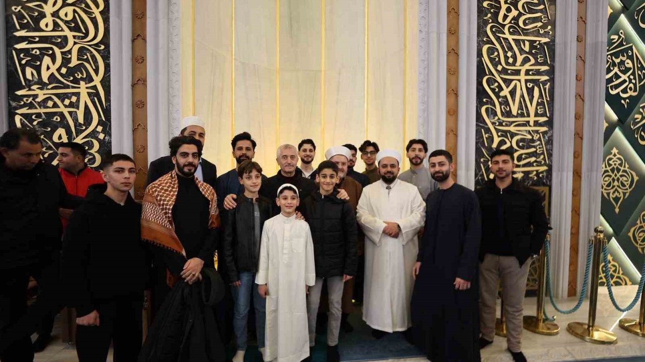 Başkan Tahmazoğlu, vatandaşlarla bayramlaştı