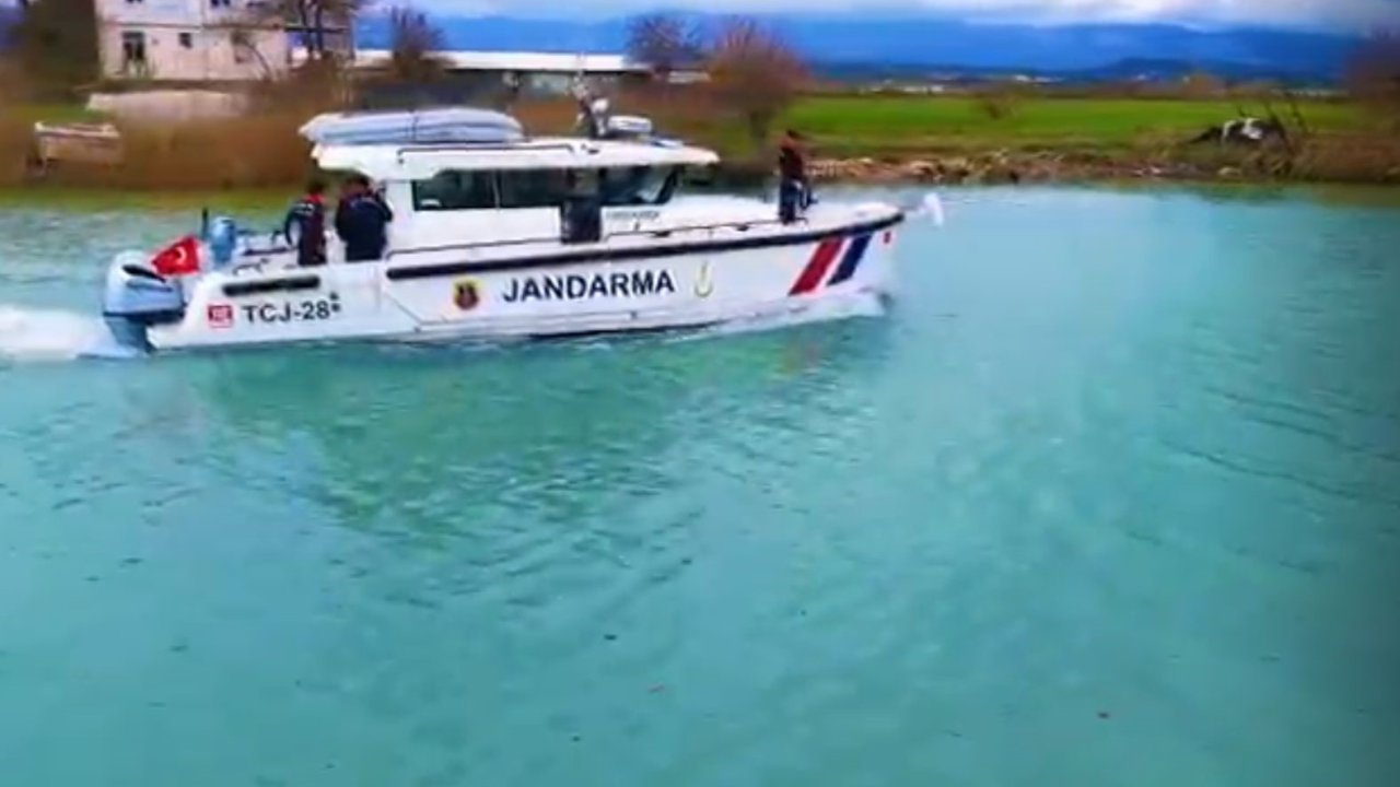 Manavgat’ta jandarmadan deniz ve ırmakta bayram mesaisi