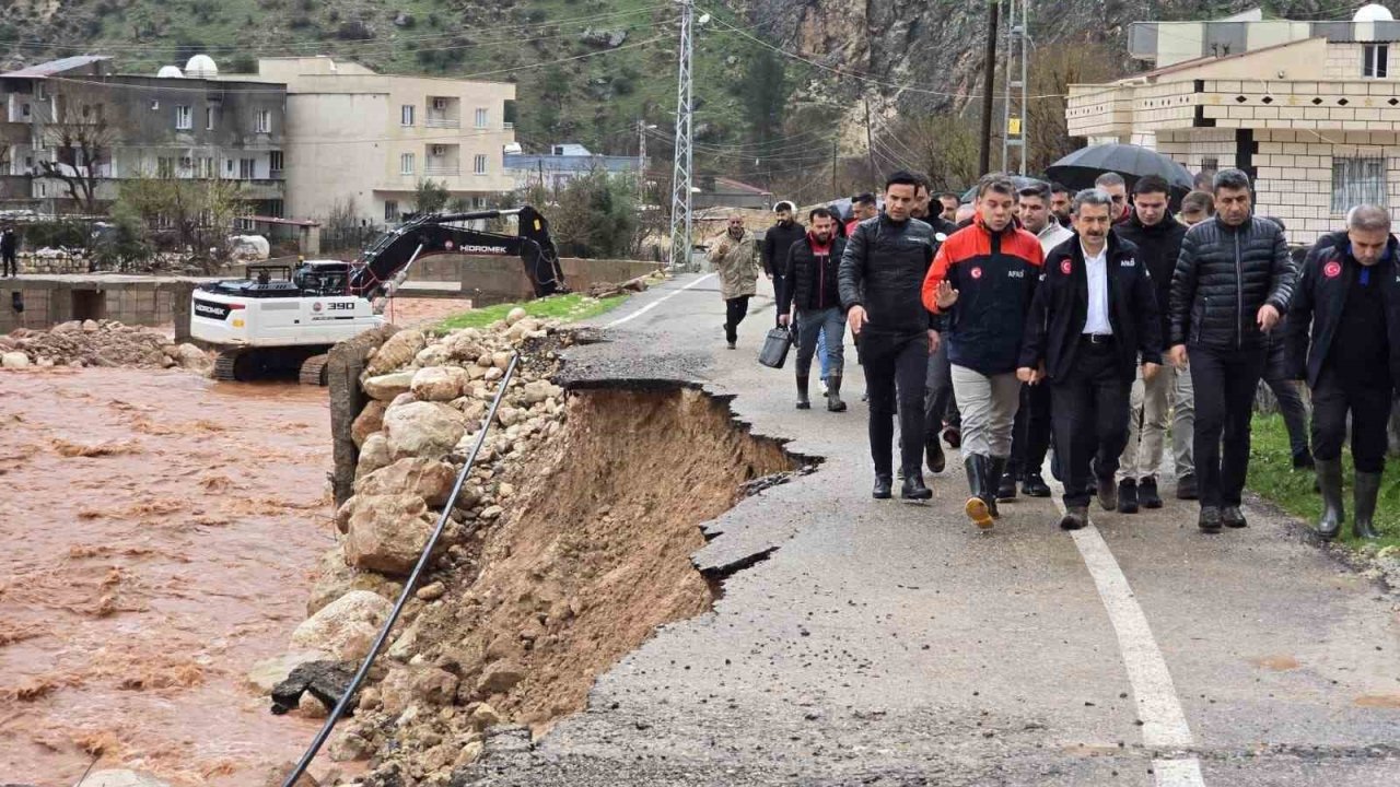Vali Ekici Kasrik’te: "Devlet tüm imkanlarıyla sahada"
