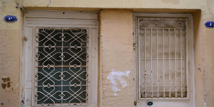 İzmir’de Eski Binalarda Su Kaçağı Sorunu Artıyor