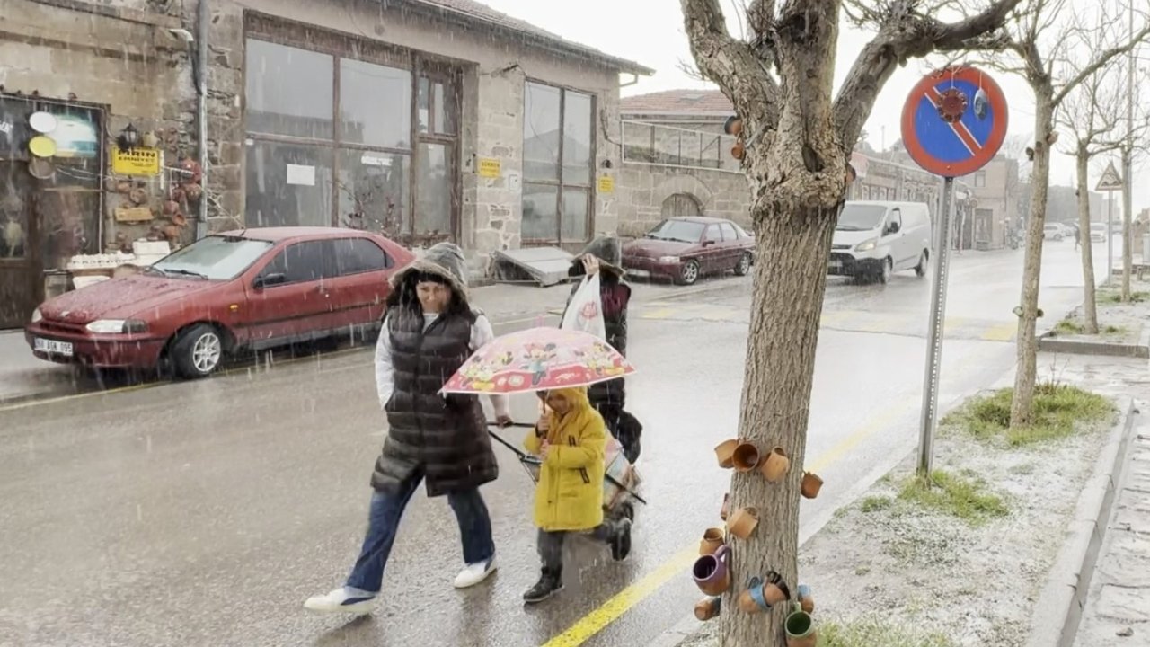 Aksaray’ın Güzelyurt ilçesinde şiddetli yağış etkili oluyor