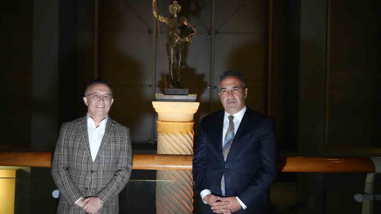 Zeugma Mozaik Müzesi’nde yoğun ilgi gören Mars heykelinin önü genişletildi