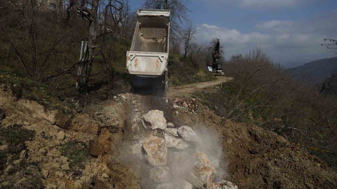 Yığışlarla meydana gelen heyelanla anında müdahale