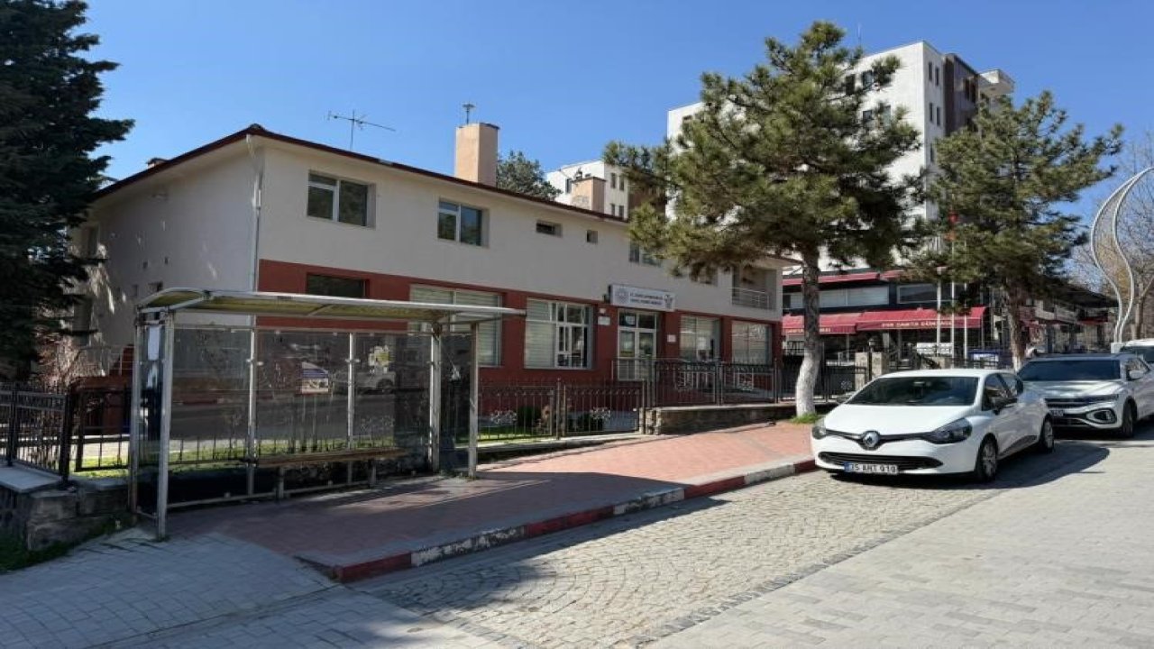 Gediz’de şehrin kalbindeki bina belediyeye kazandırıldı