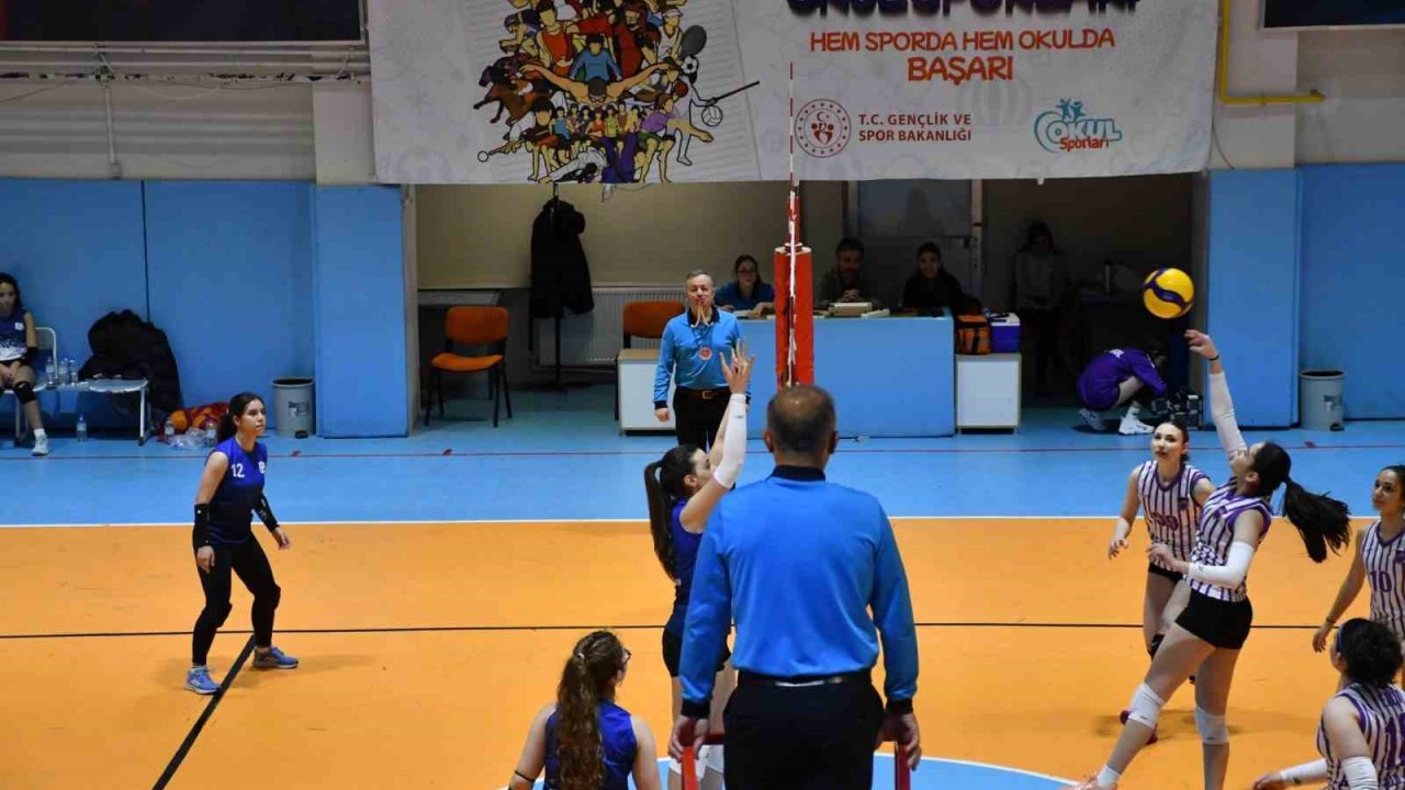 Yıldız Kızlar Voleybol Kulüp Müsabakaları sona erdi