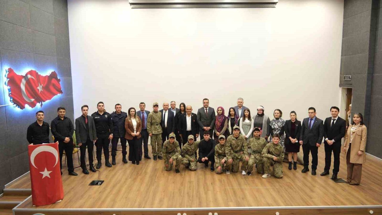 Öğrencilerin hazırladığı program büyük beğeni topladı