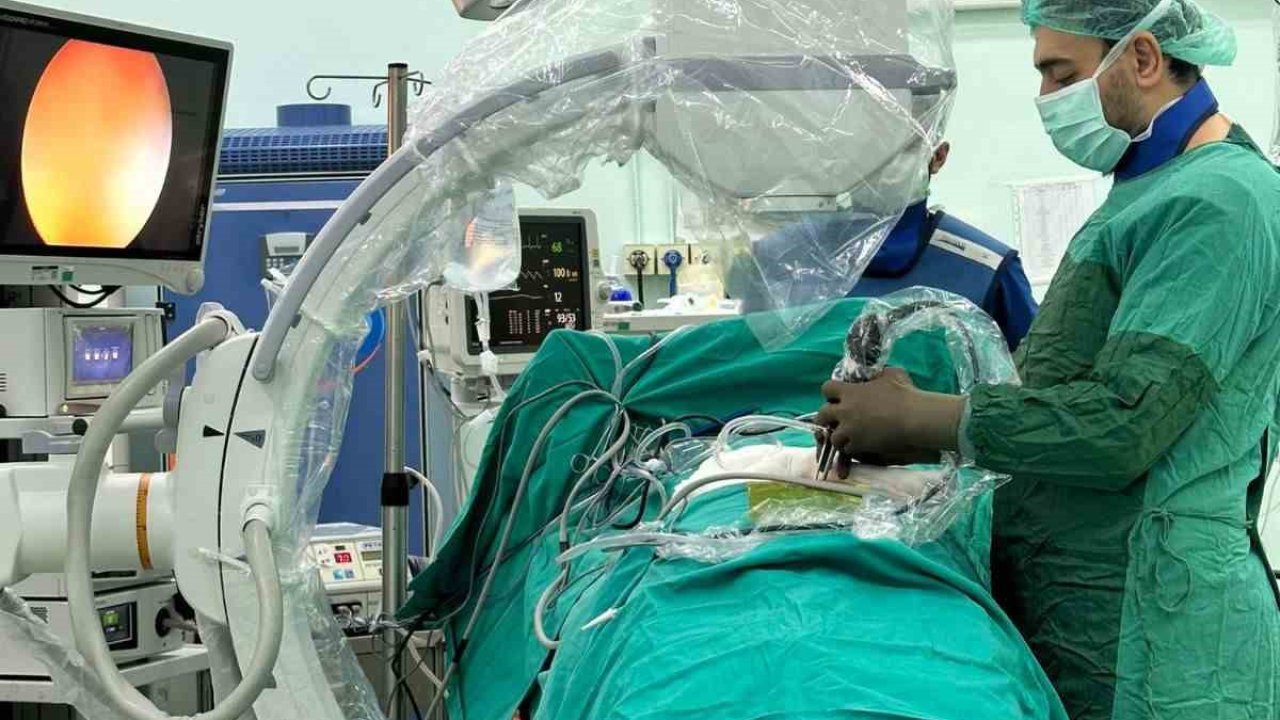 Aydın Devlet Hastanesi’nde kapalı bel fıtığı ameliyatı ilk kez uygulandı