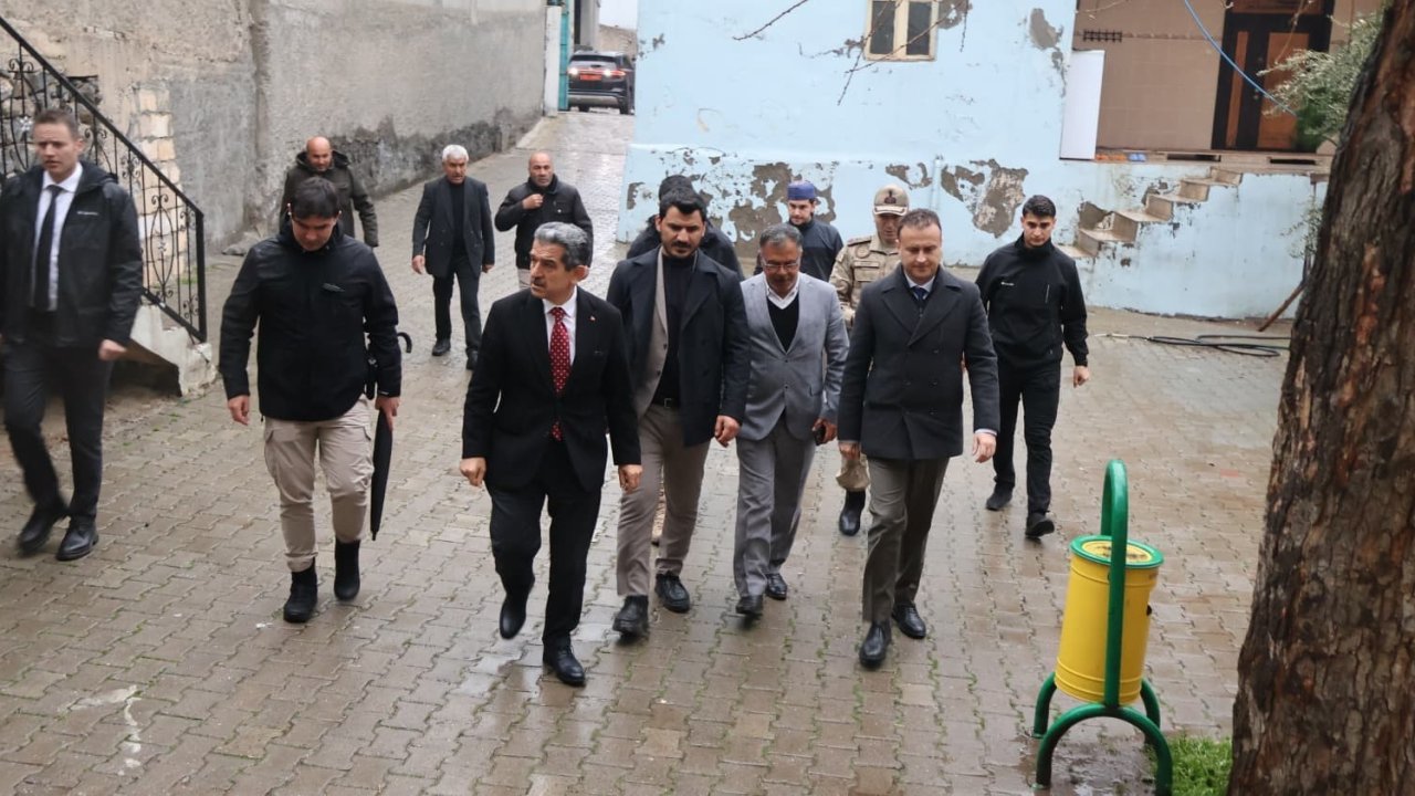 Vali Ekici selin vurduğu Oyalı köyünde: "Vatandaşımız yalnız değil"