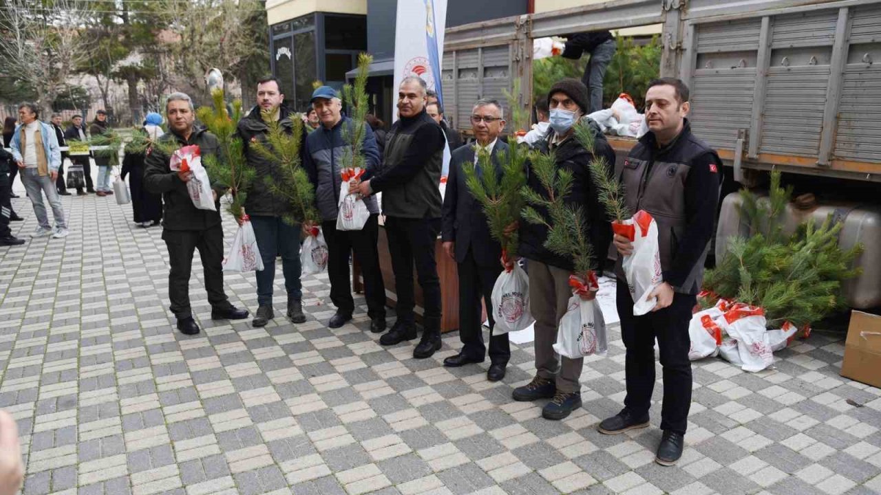 Eskişehir Orman Bölge Müdürlüğü’nden fidan dağıtımı