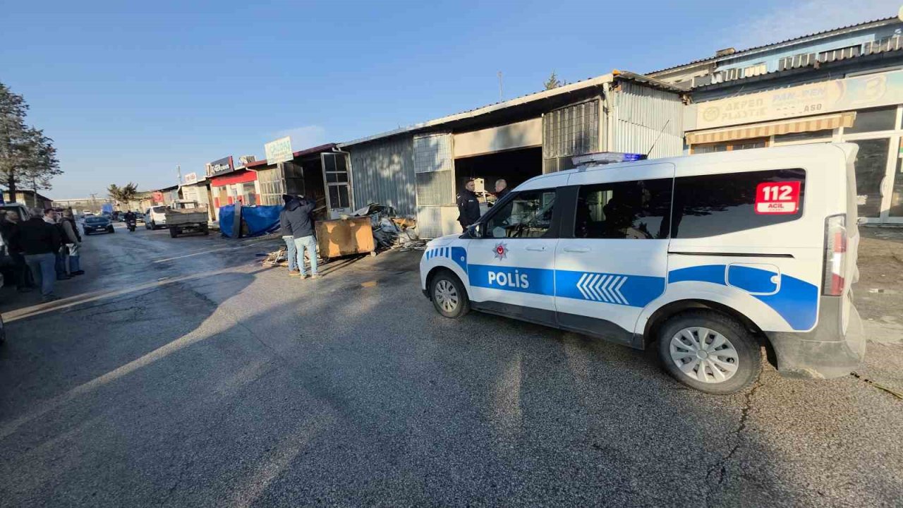 Edirne Sanayi Sitesi’ndeki korkutan yangındaki hasarın boyutu gün ağarınca ortaya çıktı