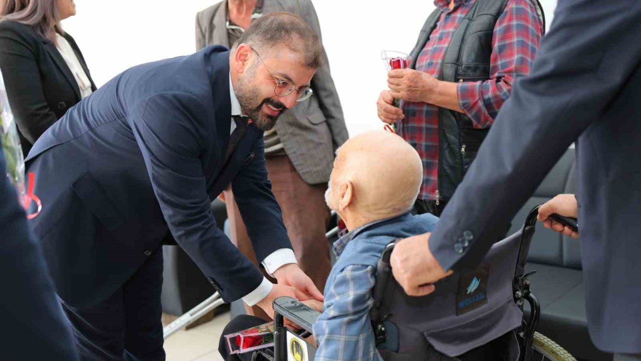 Bayburt’ta huzurevi sakinlerinin Yaşlılar Haftası kutlandı