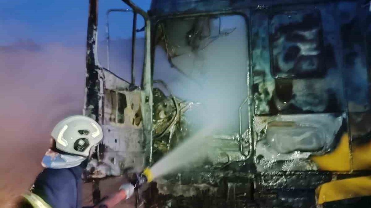 Kastamonu’da alevlere teslim olan seyir kullanılamaz hale geldi