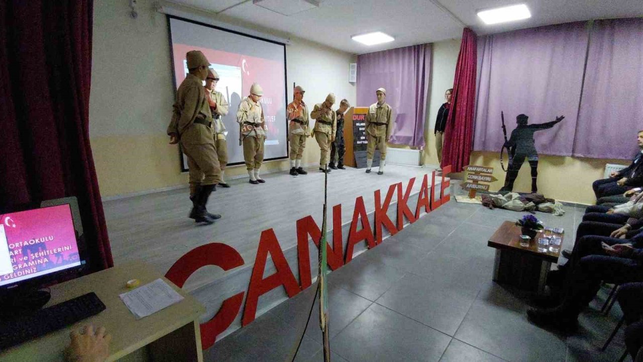 Çanakkale zaferine özel öğrencilerden dolu dolu program