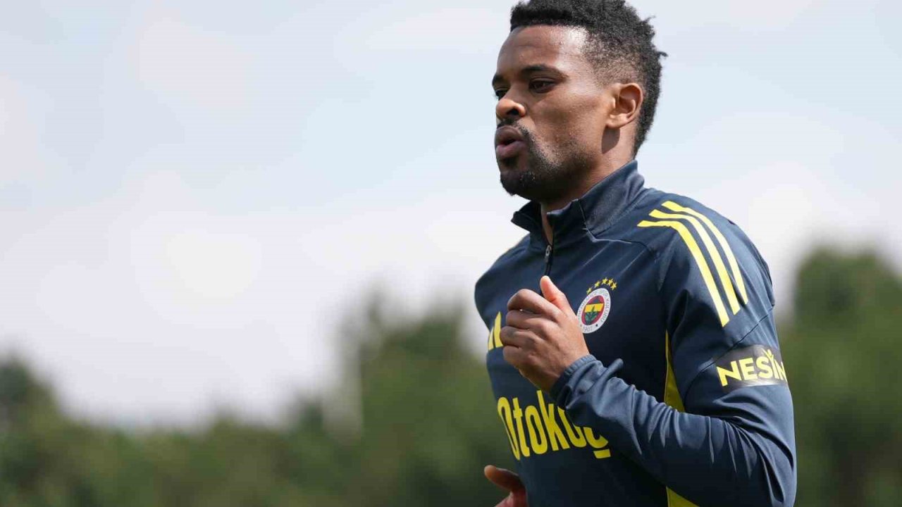 Fenerbahçe, günü çift antrenmanla tamamladı