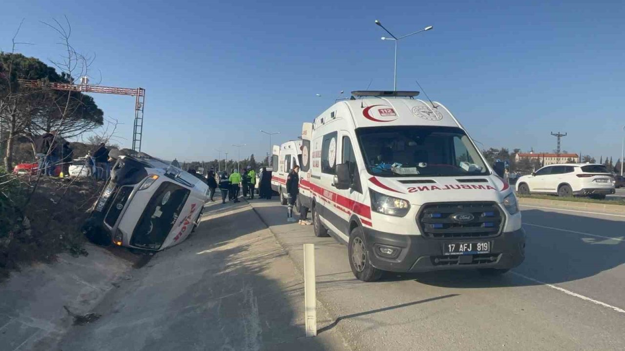 Çanakkale’de yolcu minibüsü devrildi: 8 yaralı
