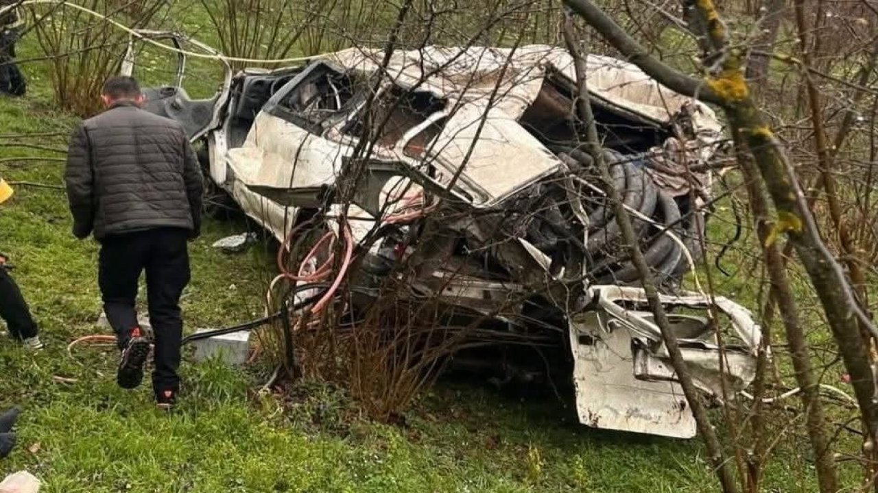 Ordu’da minibüs fındık bahçesine yuvarlandı: 2 yaralı