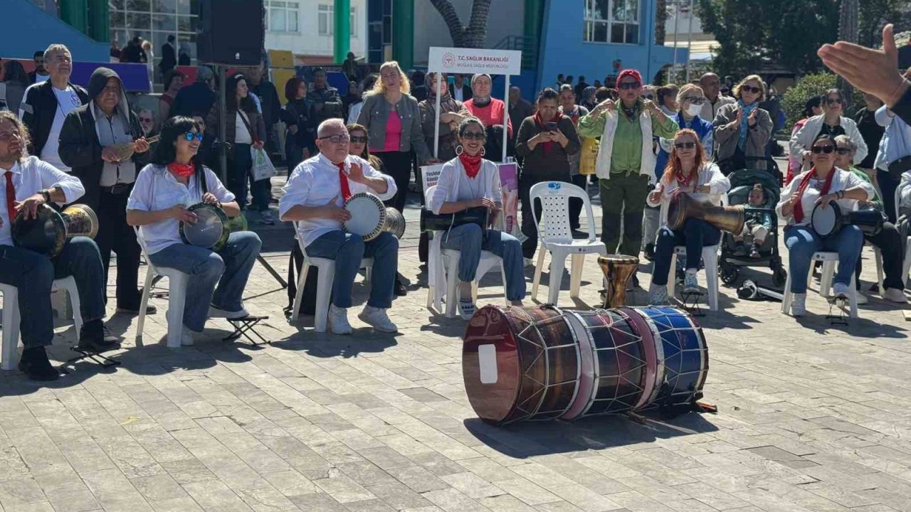 Fethiye’de Yaşlılara Saygı Haftası etkinliği renkli görüntülere sahne oldu