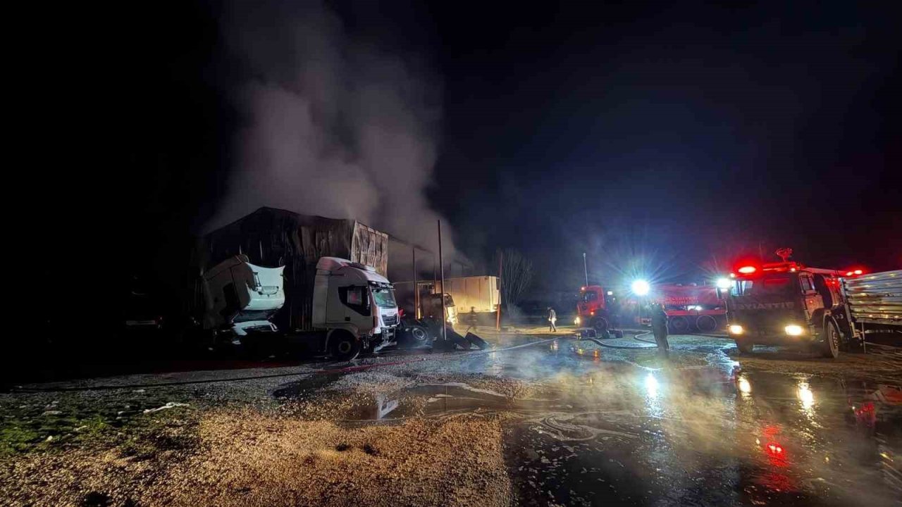 Ağır vasıta servisinde yangın çıktı: 2 çekici, 1 kamyon zarar gördü
