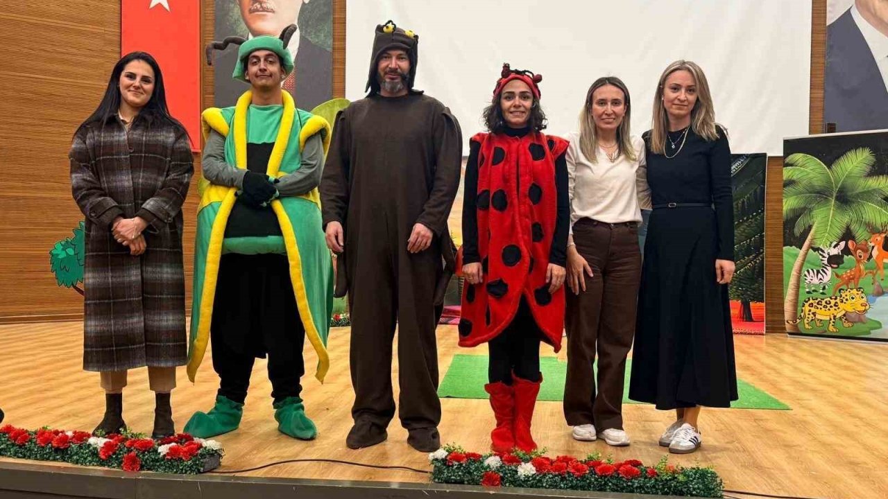 İlkokul öğrencilerinin tiyatro coşkusu