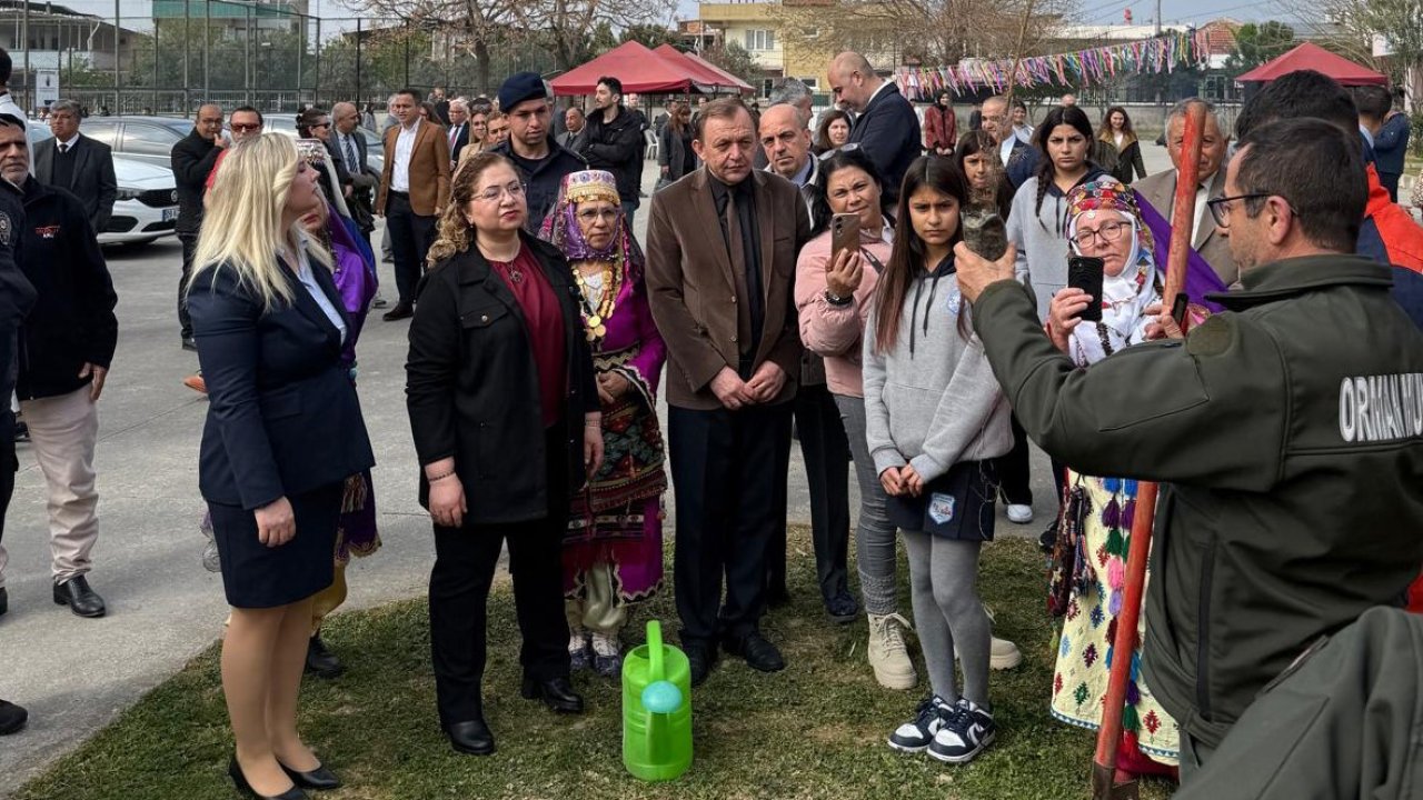 Germencik’te hem fidan diktiler hem de dağıttılar