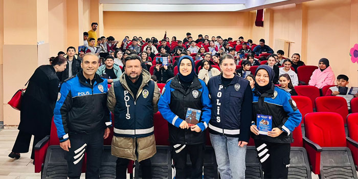 Kars’ta Öğrencilere Güvenlik Ve Bilinçlendirme Eğitimi