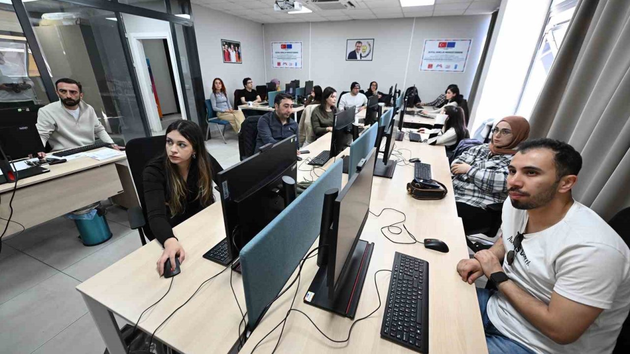 Mersin’de gençlere yapay zeka ve veri analizi eğitimi