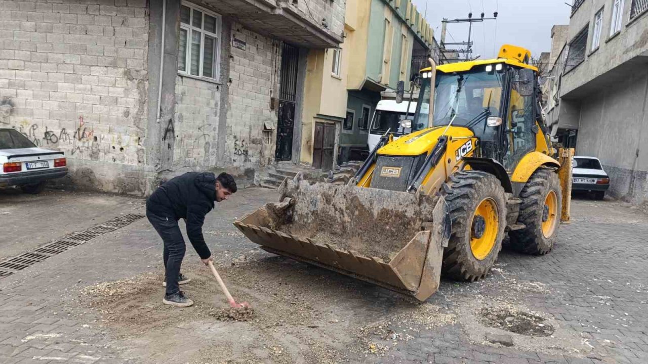 Eyyübiye’de sel sonrası temizlik çalışmaları sürüyor