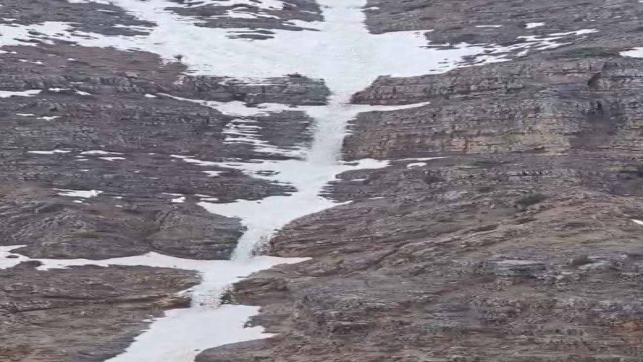 Kemaliye’de "kar şelalesi" görüntülendi