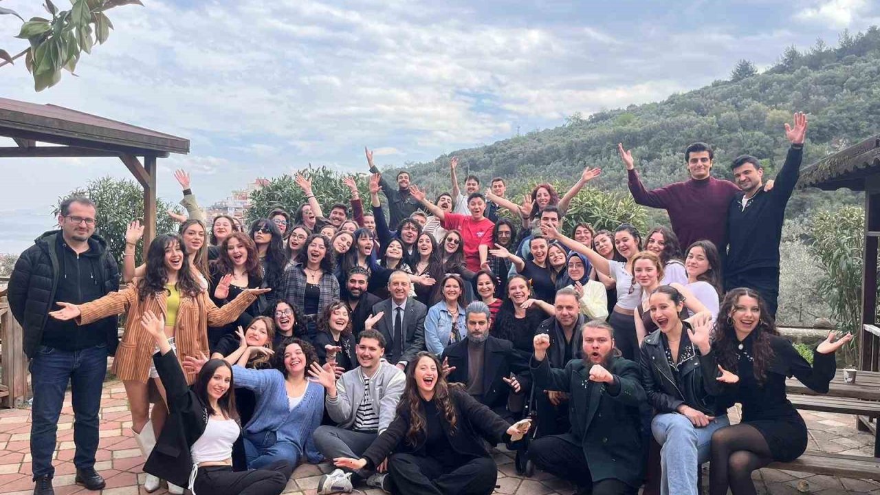 Bursa Uludağ Üniversitesi Güzel Sanatlar Fakültesi’nde tiyatro günü