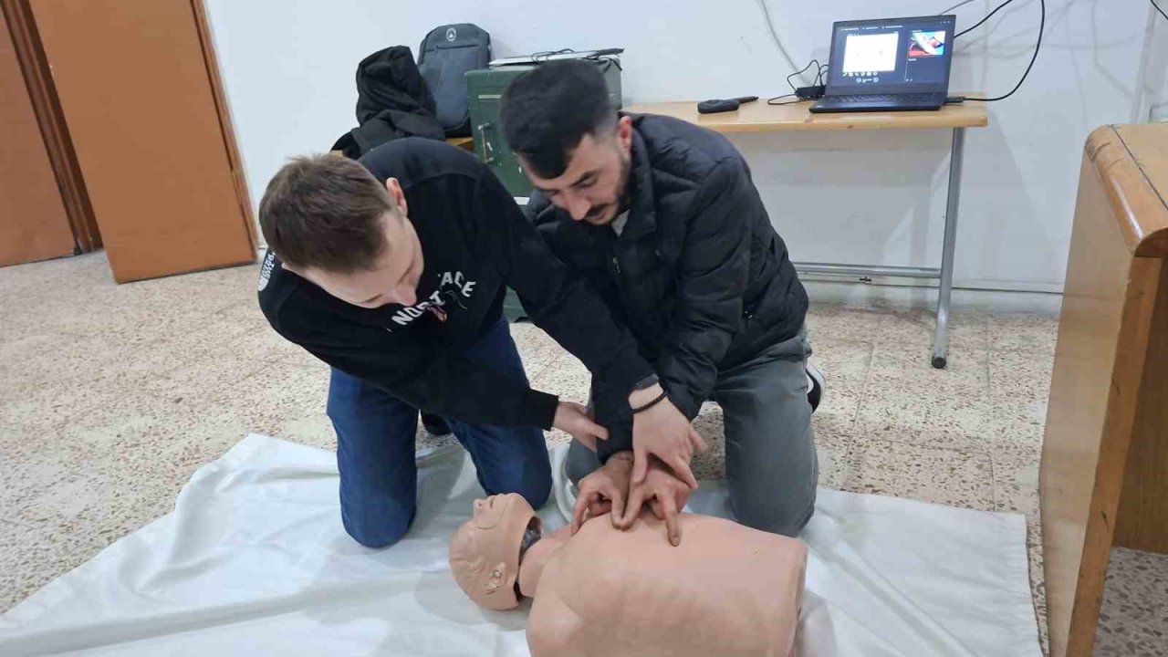 Gördes’te STK’lara yönelik ‘hayat kurtaran’ eğitimler başladı