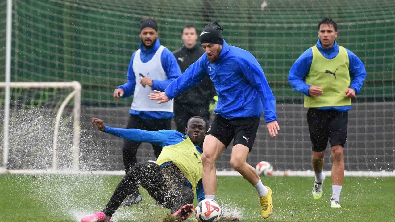 Manisa FK’da Adana Demirspor mesaisi sürüyor