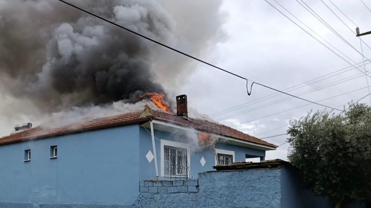 Alaşehir’de korkutan ev yangını