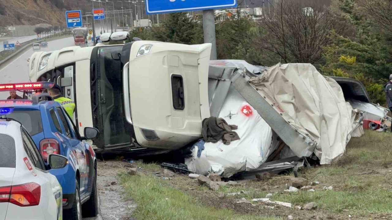 Almanya’dan Türkmenistan’a giden tır Samsun’da devrildi: 1 yaralı