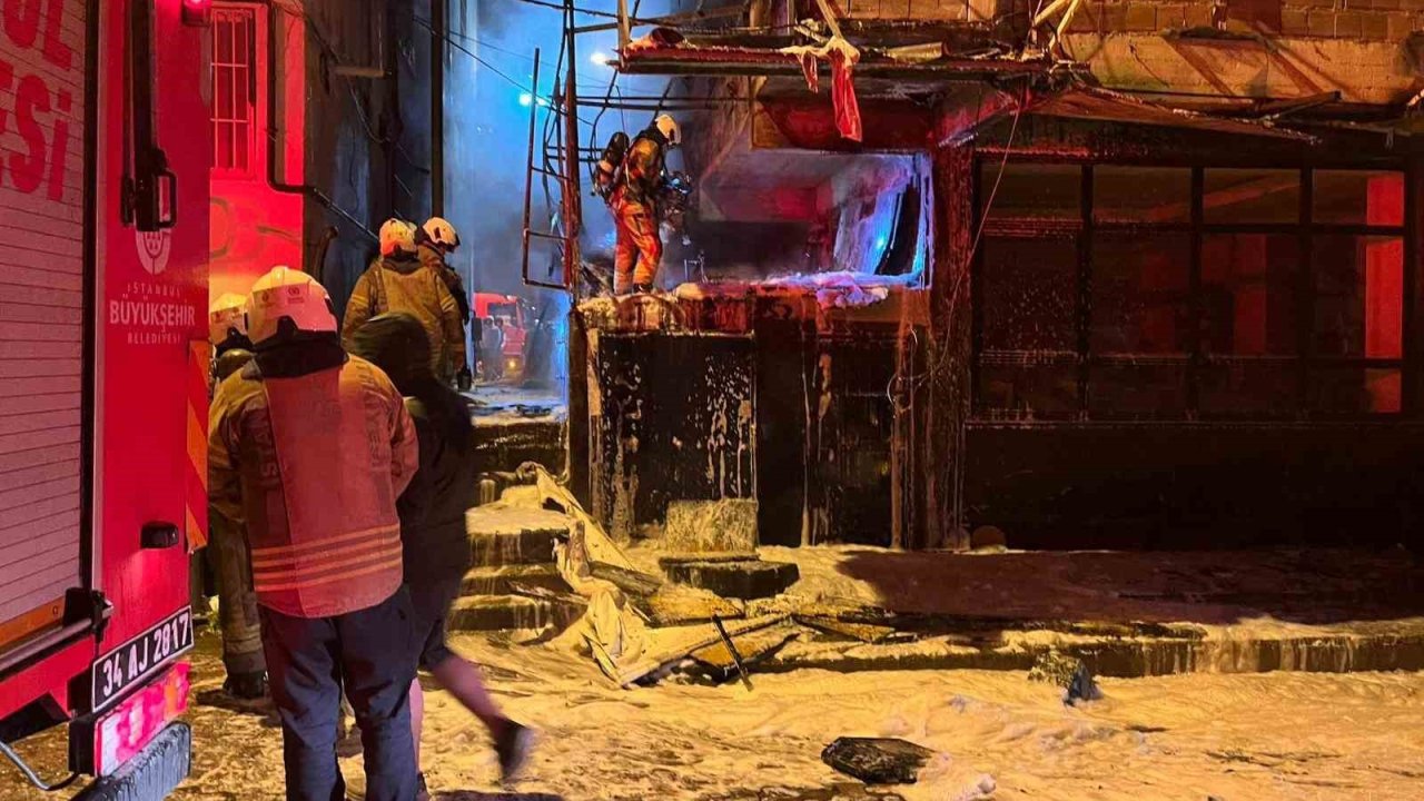 Bahçelievler’de hurda malzemelerin bulunduğu depoda yangın