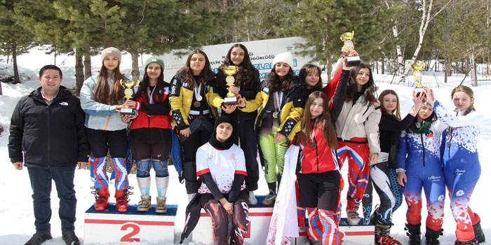 Kars’ta ANALİG Kayak Türkiye Şampiyonası ödülleri sahiplerini buldu