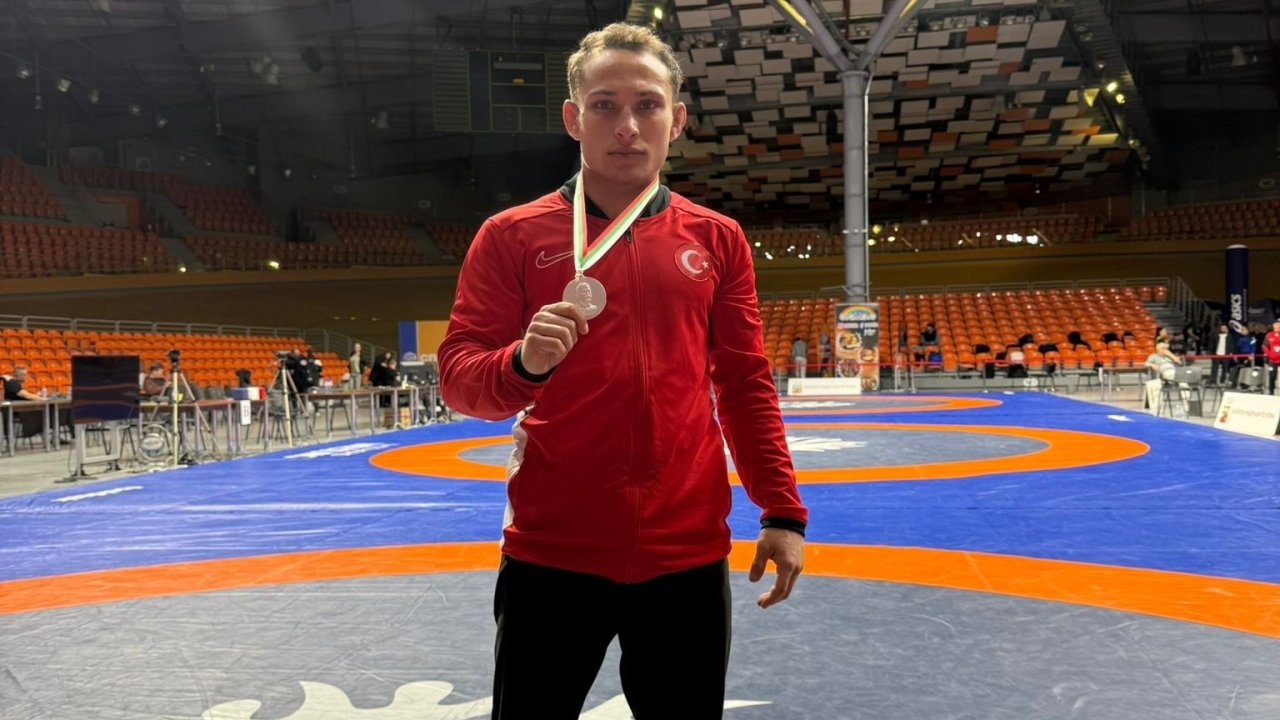 ADÜ’lü güreşçi uluslararası turnuvada gümüş madalya kazandı